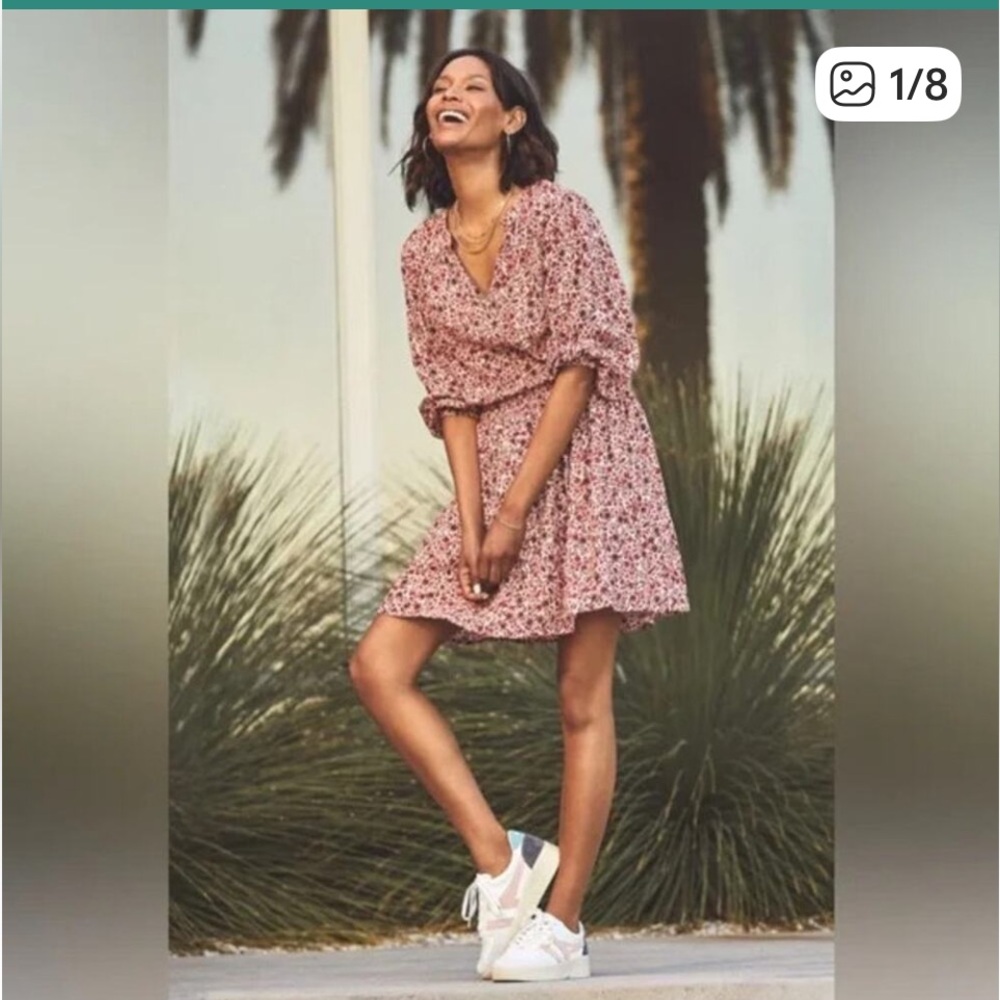 Sundry for Evereve Red Floral Ditsy Smocked Dress Size: M ✨👗